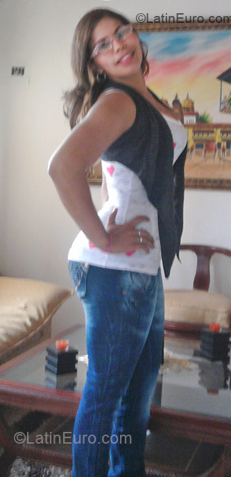 Date this pretty Colombia girl Carolina from Cartagena CO6245