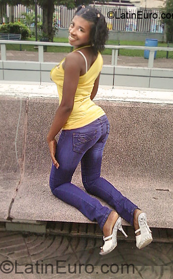 Date this pretty Dominican Republic girl Adriana from Santo Domingo DO6478