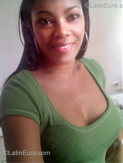 Date this tall Dominican Republic girl Penelope from Santo Domingo DO6486