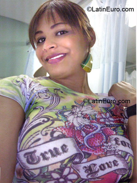 Date this stunning Dominican Republic girl Yadira from Santo Domingo DO6531