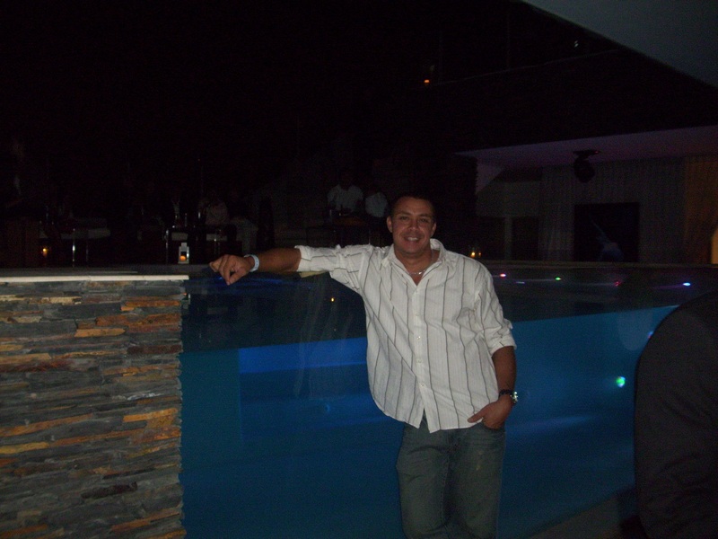 Date this tall United States man Onvacation from Miami US8894