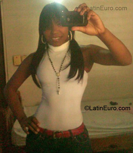 Date this happy Dominican Republic girl Lapsicopata from Santo Domingo DO6561