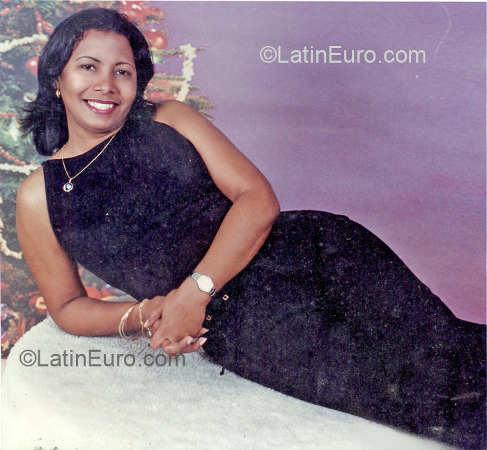 Date this young Colombia girl Claudia from Cartagena CO6326