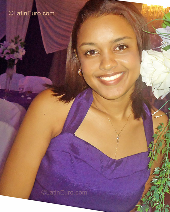 Date this voluptuous Brazil girl Talyta from Sao Luis BR4681
