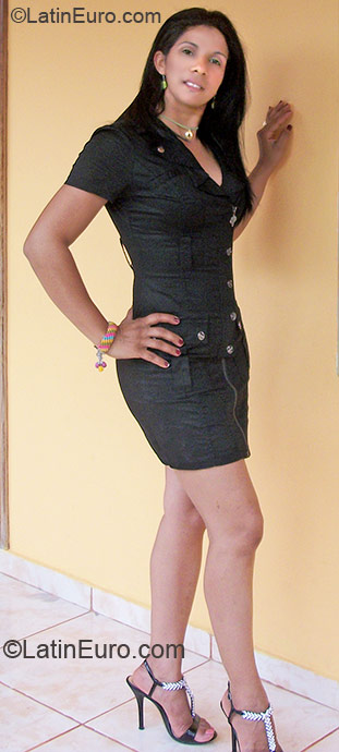 Date this sultry Dominican Republic girl Aris from Santiago DO6705