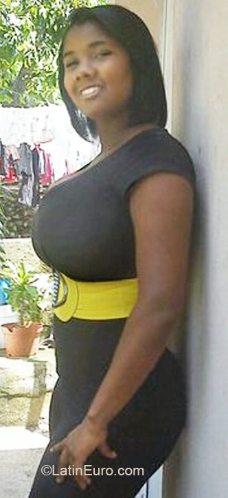 Date this sensual Dominican Republic girl Miltha from Santo Domingo DO6736