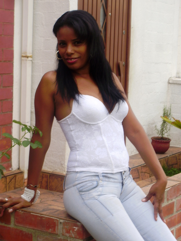 Date this hot Colombia girl Floresita from Colombia US9064