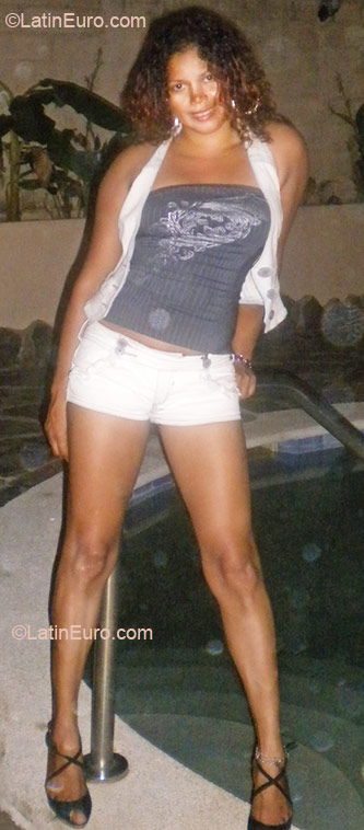 Date this pretty Dominican Republic girl Leocadia from Santiago DO6793