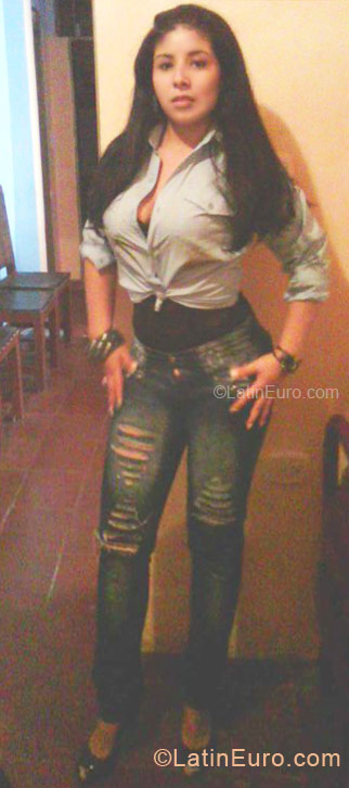 Date this hot Colombia girl Tatiana from Armenia CO6470