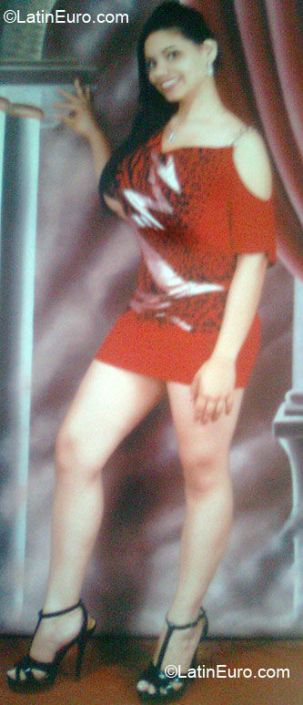 Date this attractive Dominican Republic girl Carolina from Santo Domingo DO6880