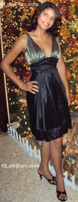 Date this attractive Dominican Republic girl Yessenia from Nagua DO6908