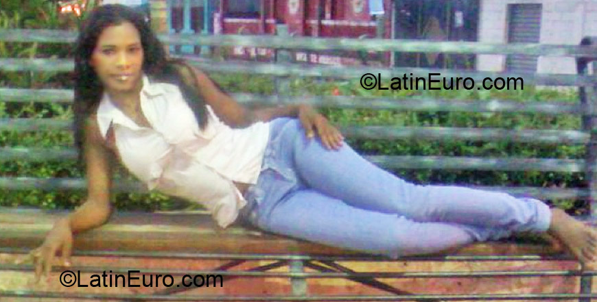 Date this cute Dominican Republic girl Dileni from Santo Domingo DO6909