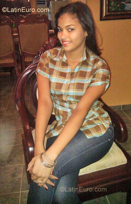 Date this charming Dominican Republic girl Alba from Santo Domingo DO6936
