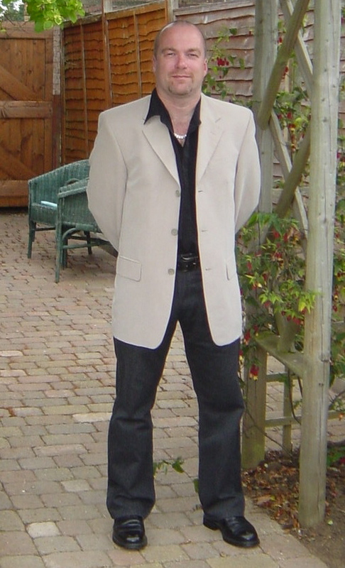 Date this attractive United Kingdom man Anthony from London GB480