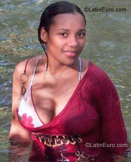 Date this georgeous Dominican Republic girl Mayerlin from Nagua DO6952