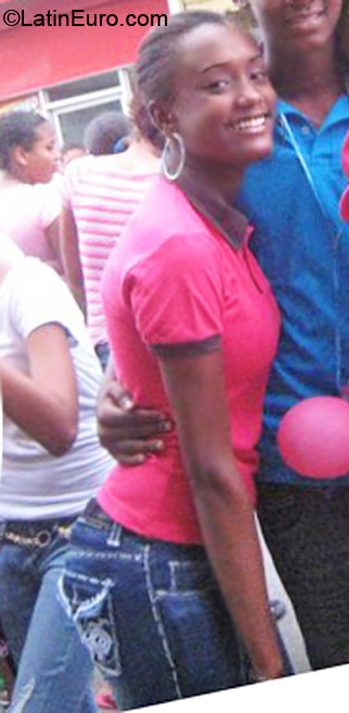 Date this lovely Dominican Republic girl Andreina from Santo Domingo DO7006