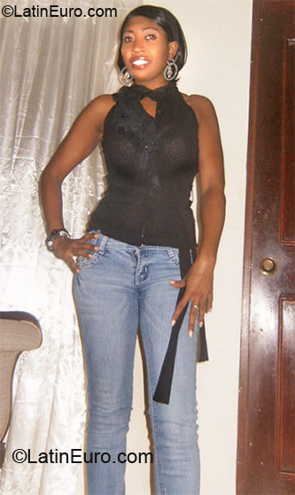 Date this stunning Dominican Republic girl Smith from Santo Domingo DO7011