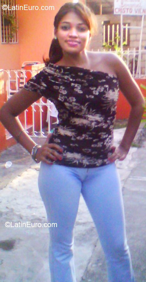 Date this sultry Dominican Republic girl Odris from Santo Domingo DO7015