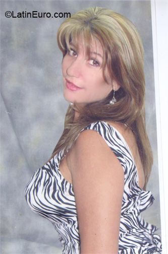 Date this happy Colombia girl Nechy from Medellin CO6603