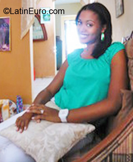 Date this charming Dominican Republic girl Aris from Santo Domingo DO7072