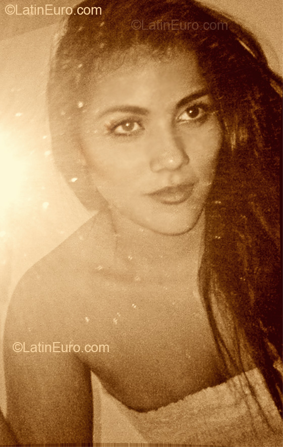 Date this gorgeous Ecuador girl Alba from Milagro EC85
