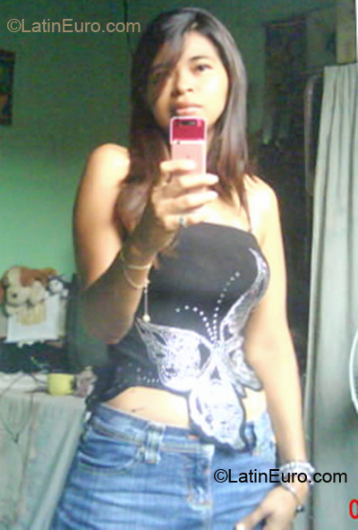 Date this lovely Honduras girl Elizabeth from San Pedro Sula HN302