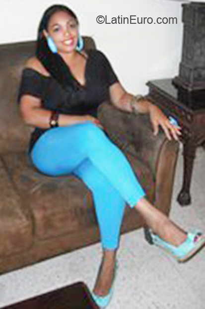 Date this pretty Dominican Republic girl Nathali from Azua DO7101