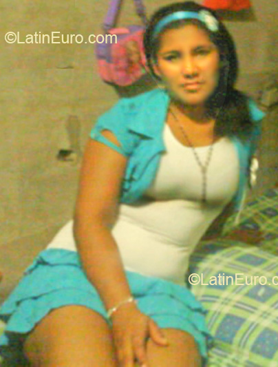 Date this pretty Colombia girl Yurany from Medellin CO6671