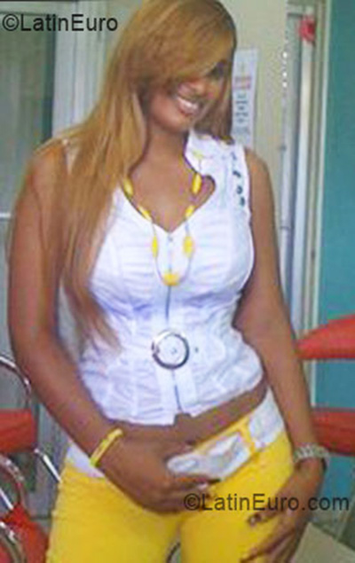 Date this foxy Dominican Republic girl Anyileidy from Santo Domingo DO7946