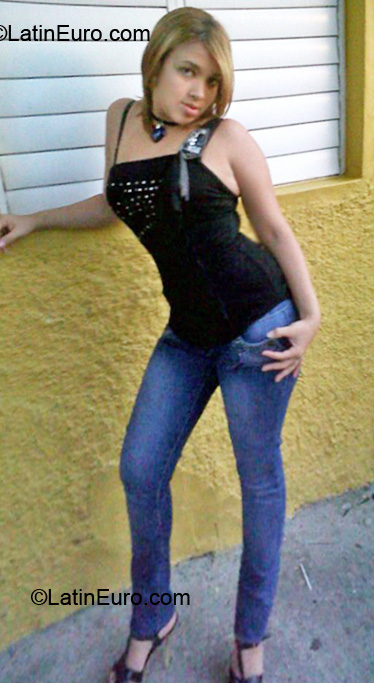 Date this sultry Dominican Republic girl Danelkis from Santiago DO7215