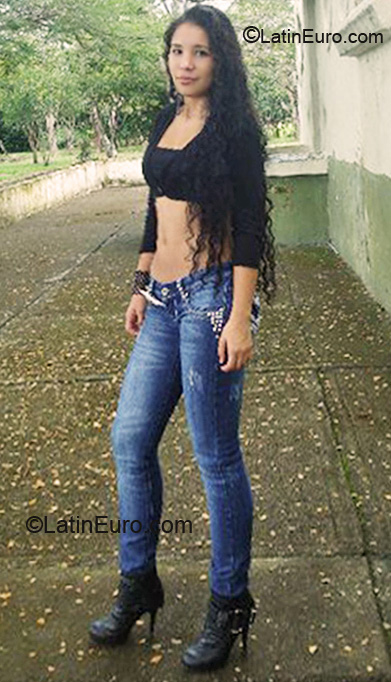 Date this foxy Colombia girl Juliana from Armenia CO6764