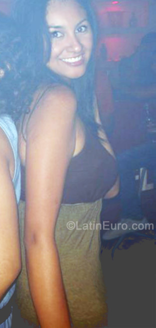 Date this sensual Colombia girl Erika from Cali CO18354
