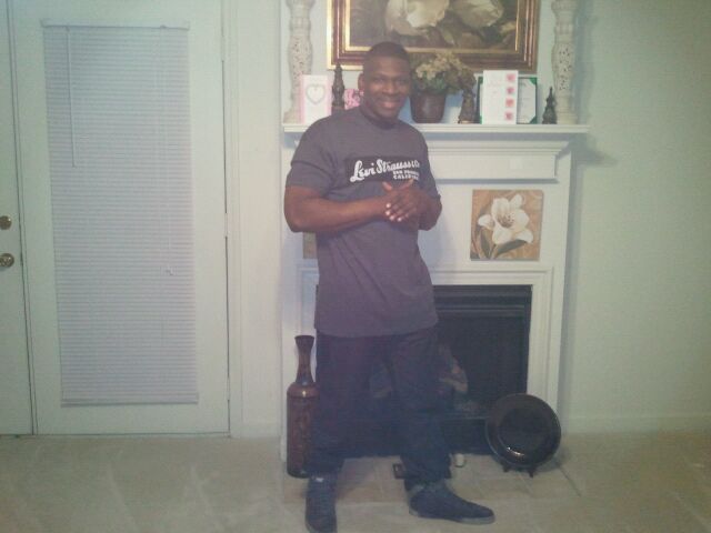 Date this foxy United States man Cornell from Yazoo City US9464