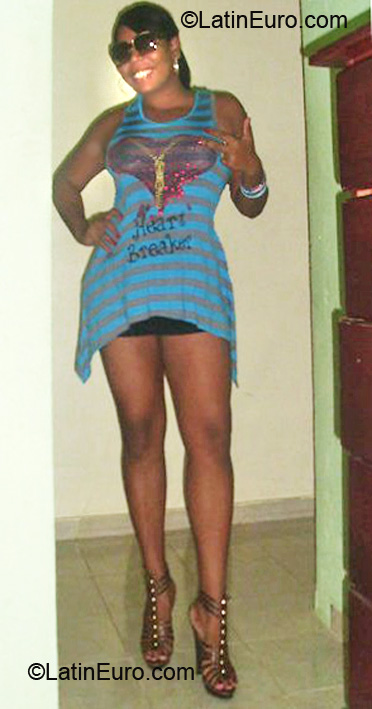 Date this hot Dominican Republic girl Pamela from Santo Domingo DO7323
