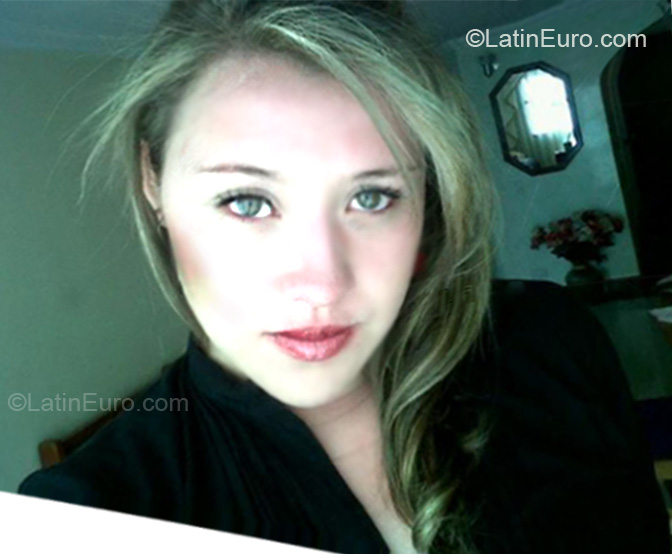 Date this nice looking Colombia girl Yury from Bogota CO6841