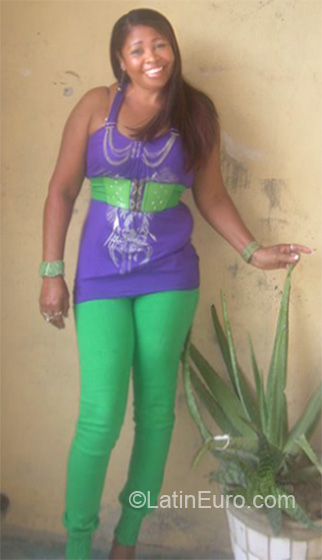 Date this foxy Dominican Republic girl Dilcia from Santiago DO7349