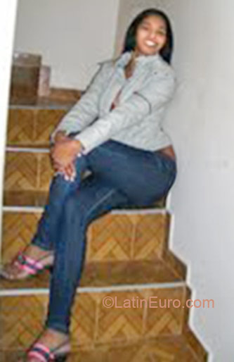Date this athletic Brazil girl Michelle from Sao Paulo BR5207