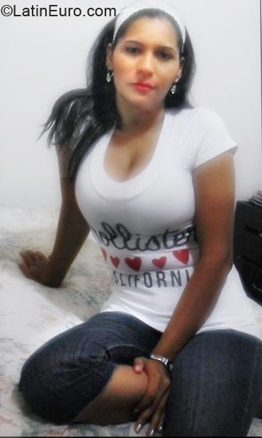 Date this nice looking Colombia girl Nancy agudelo from Colombia CO6938