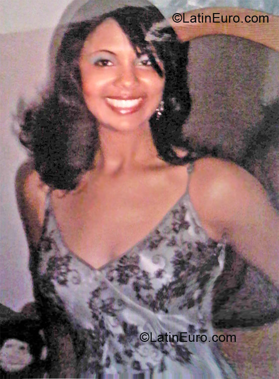 Date this tall Dominican Republic girl Aymar from Duverge DO7520