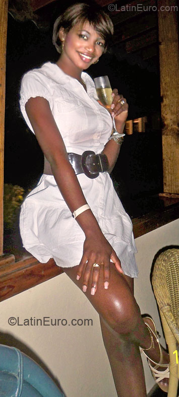Date this lovely Dominican Republic girl Sorange from Santo Domingo DO7568