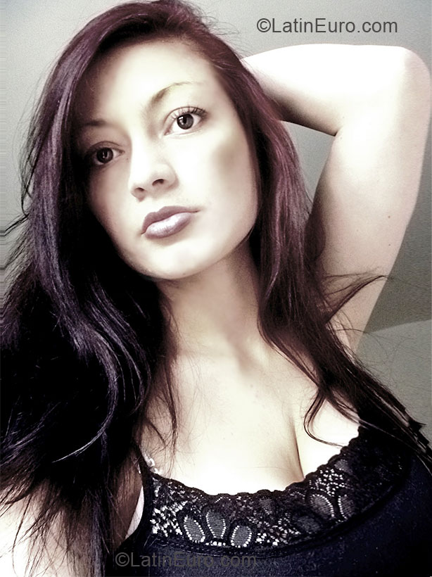Date this sultry Colombia girl Luz Marina from Bogota CO6994