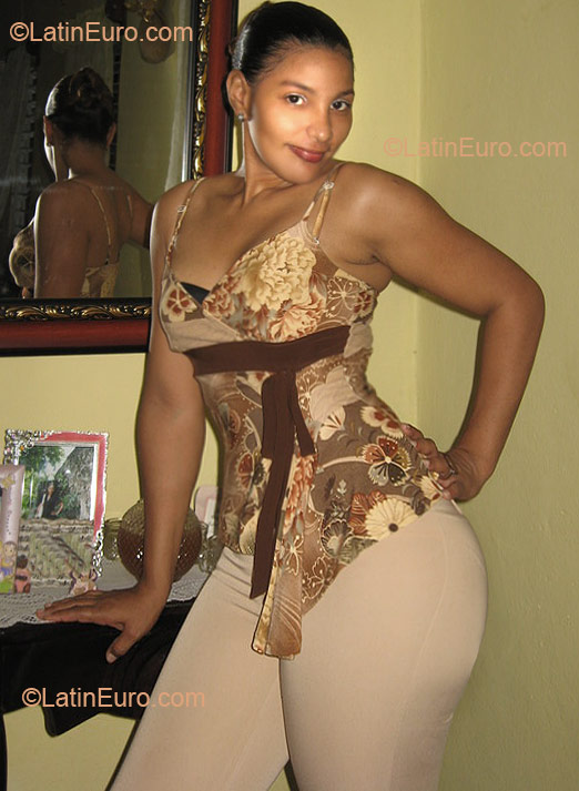 Date this georgeous Dominican Republic girl Carina from Santa Cruz, Barahona DO10505
