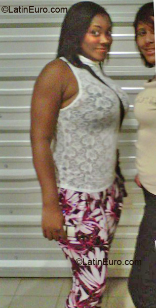 Date this athletic Dominican Republic girl Karina inocenci from Rep.dominicana DO7602