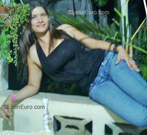 Date this voluptuous Dominican Republic girl Leonida from Mao Valverde DO7634