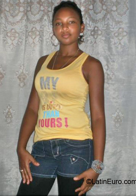 Date this exotic Dominican Republic girl Daritza from Santo Domingo DO7674