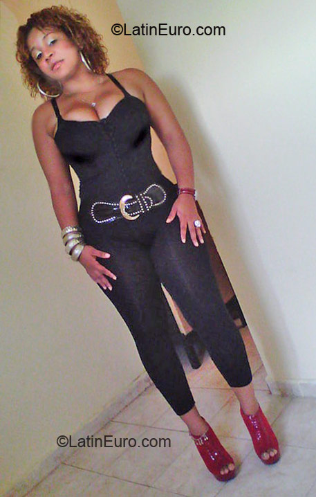 Date this foxy Dominican Republic girl Carmen elena from Santiago De Los Caballeros DO7690