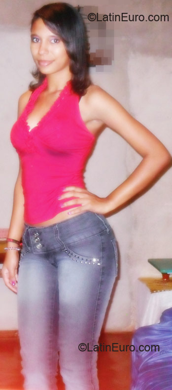 Date this charming Brazil girl Maah from Campinas BR5359