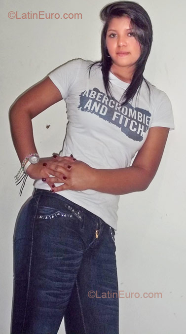 Date this georgeous Colombia girl Diana from Bogota CO7081