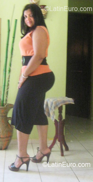 Date this beautiful Dominican Republic girl Yolanda from Santo Domingo DO7731