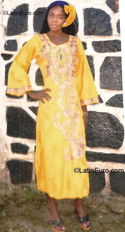Date this good-looking Cameroon girl Pelagie from Yaounde CM110